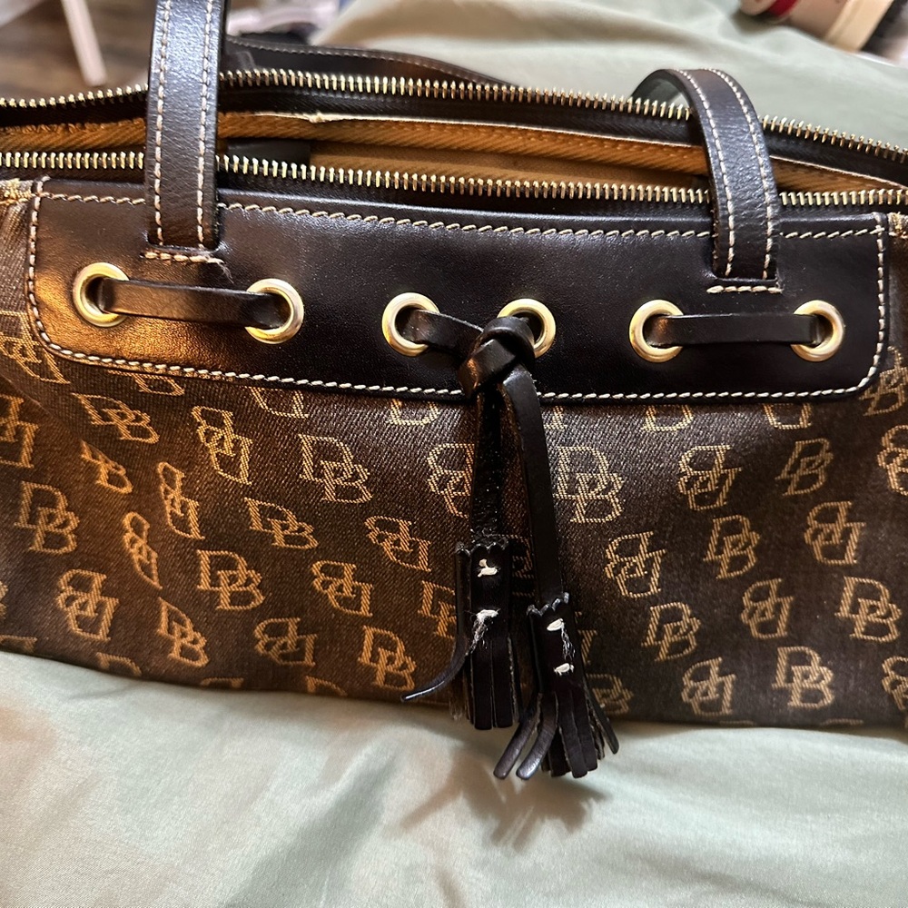 Dooney & Bourke Shoulder Bag.